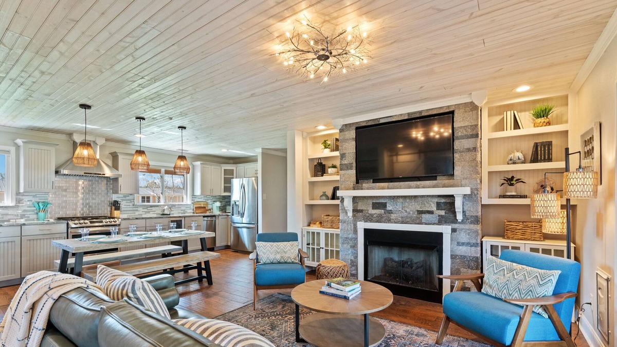 Foley Cottage | 5 miles to OWA & Sports: Big yard w/ hot tub, covered deck, 7 miles to beach