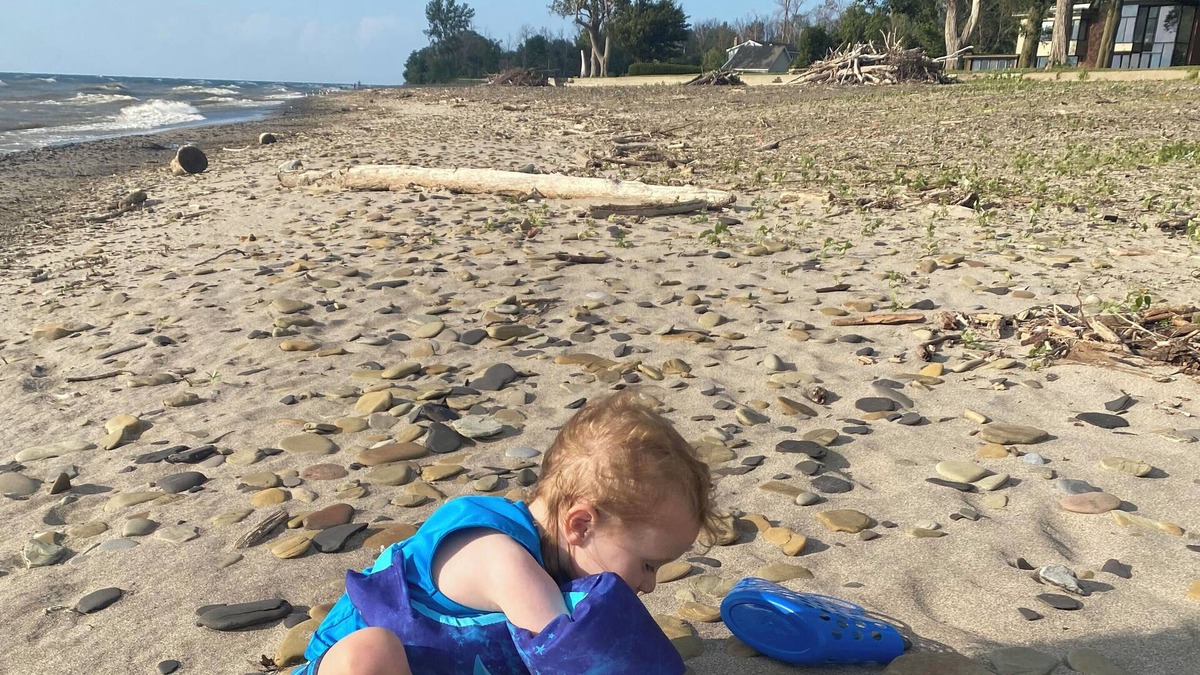 Dunkirk Cottage | .5 Miles To Public Sanded Beach - it's "5 O'Clock Somewhere" on Lake Erie