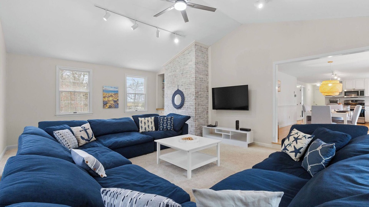 North Chatham House | .5 miles to the Beach. Close to Wequasset. Foosball & Kid Friendly Amenities!