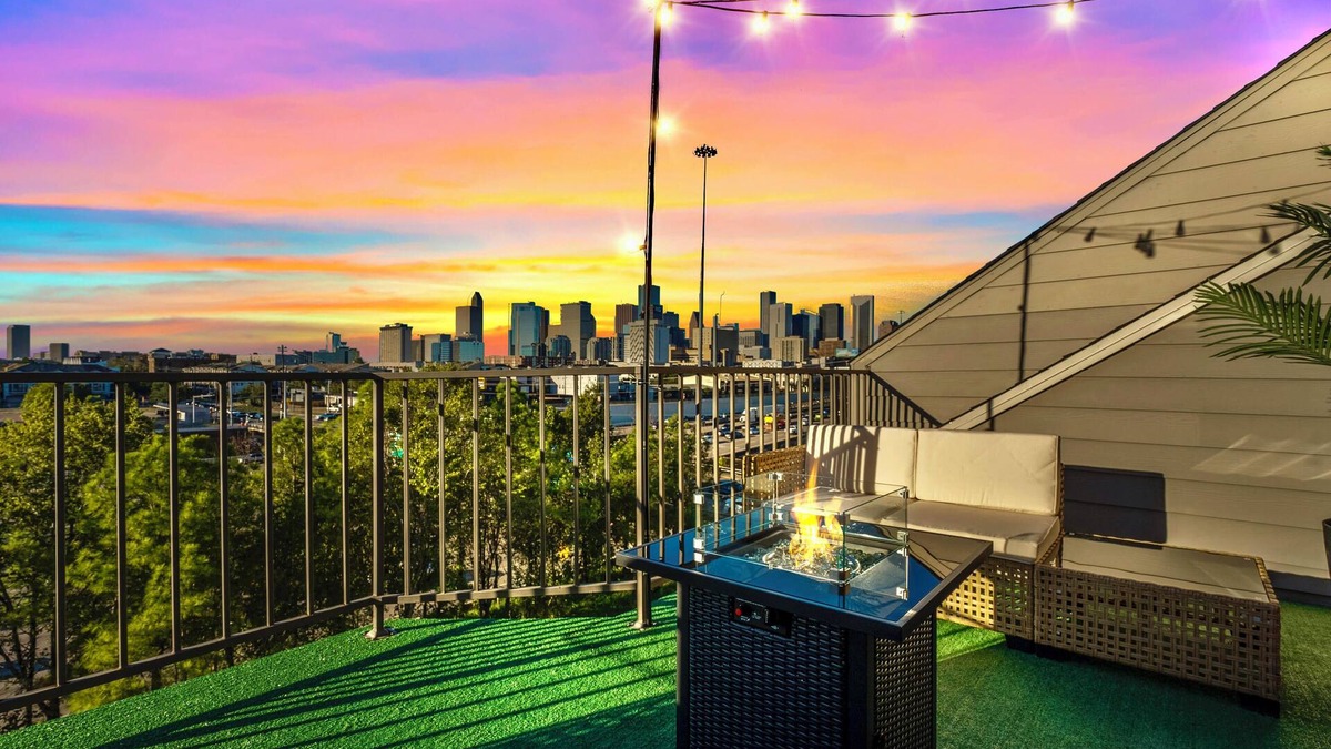 South Central Houston House | 5 min-Downtown GARAGE Gated Community NRG George R Brown