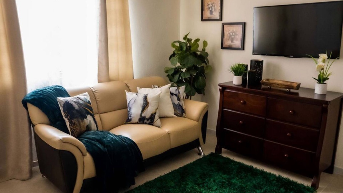 Nassau Apartment | 5 min drive to Saunders Beach, Arawak Cay, Ardastra Garden & Zoo & Attractions