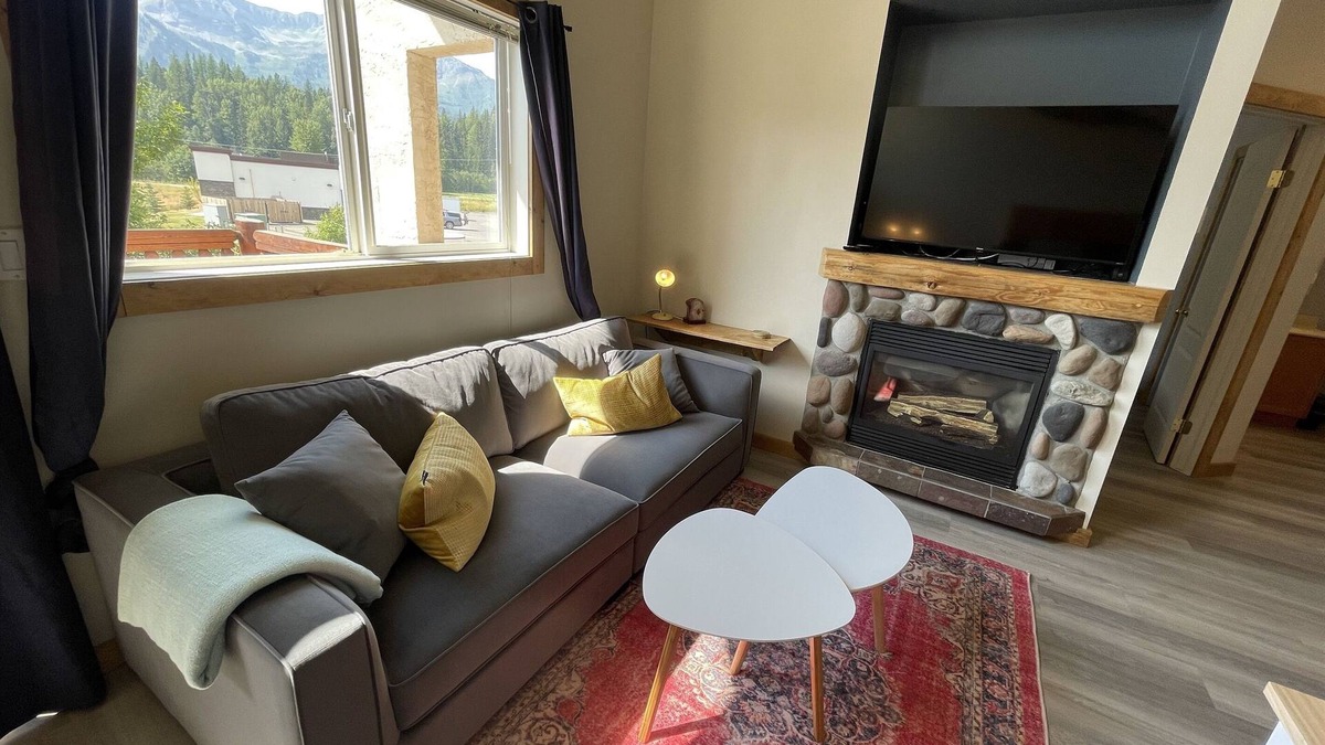 East Kootenay Condo | 5 Min. Drive to the Resort and Fernie