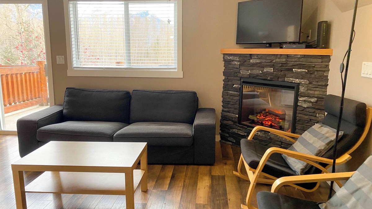 East Kootenay Condo | 5 Min. Drive to the Resort and Fernie.