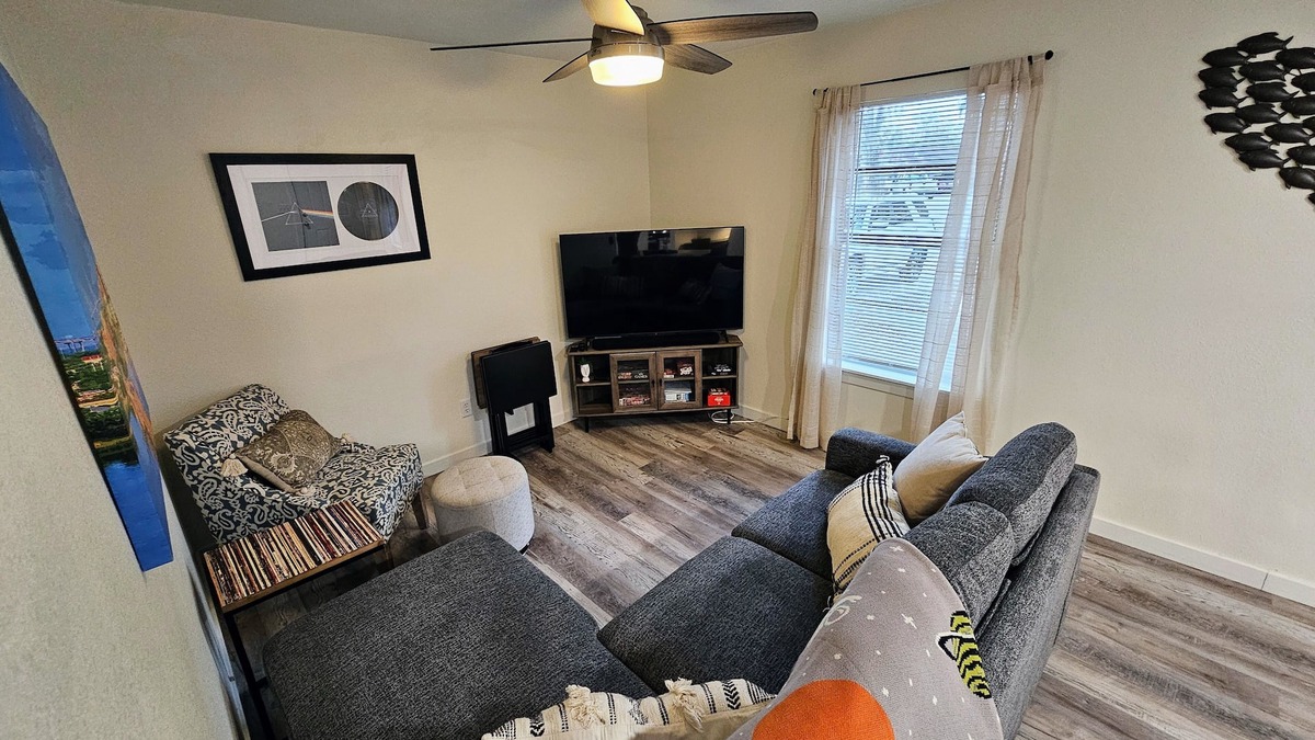 North Charleston House | 5 min to Airport, Coliseum and Convention Center