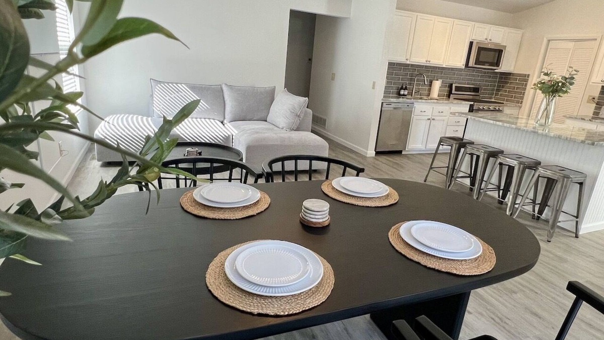 Gahanna House | 5-min to Easton! Modern home nestled in peaceful cul-de-sac in Gahanna!