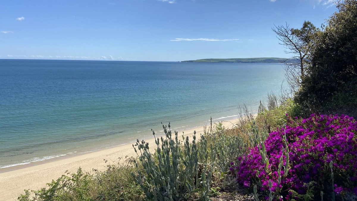 Canford Cliffs Apartment | 5 min to the beach! Outstanding location! Family friendly apartment nr Sandbanks