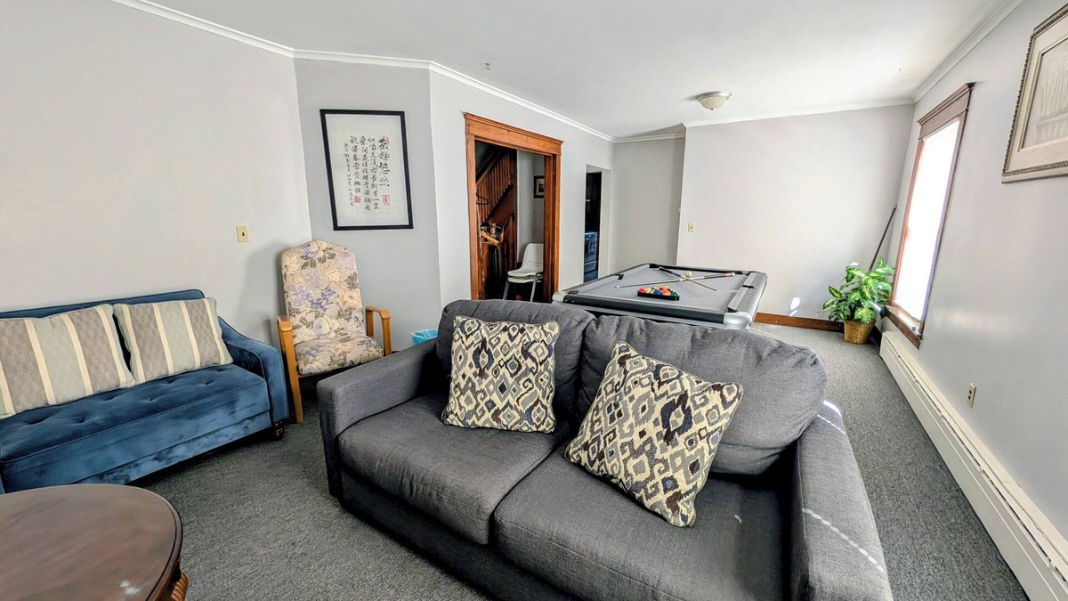Corning House | 5 min to the Corning Museum of Glass! Family-sized Duplex w/pool table & patio