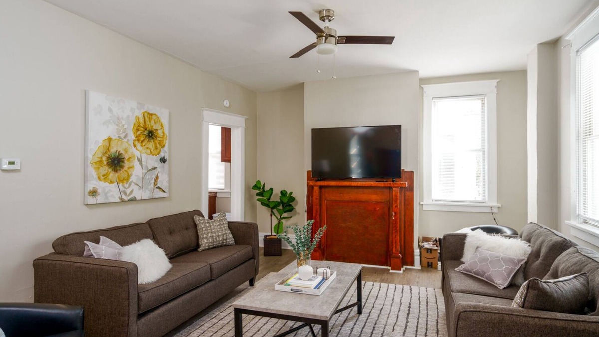 Morgantown House | *5 Min to WVU*Smart TV*2 Full Kitchen*W/D