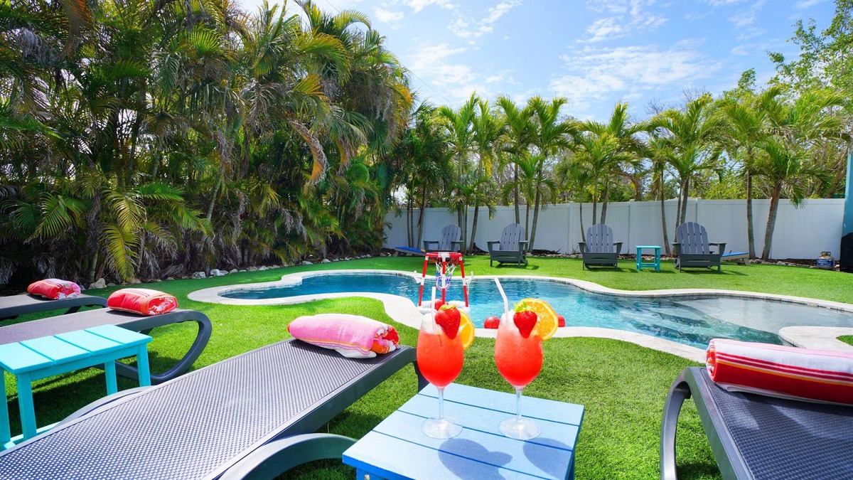 Indian Rocks Beach House | 5 min walk to beach! Heated Pool, Golf Cart, Lanai