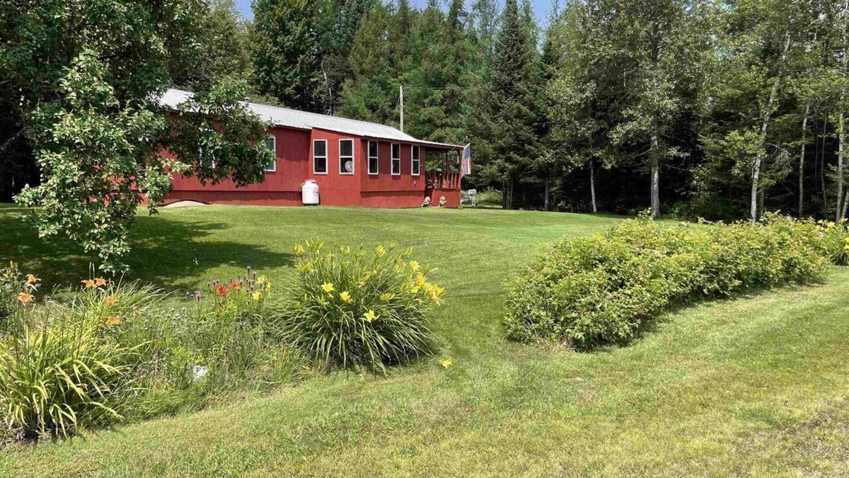 Norton House | 5 Min.Walk to Averill Lake and VAST Access snowmobile trails!Pet friendly!