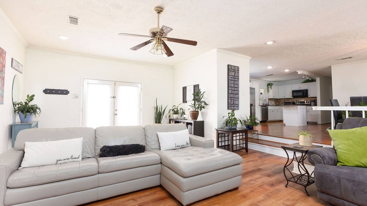 Columbus House | 5 min Walk to Cooper Creek. Cozy Outdoor Space! 15-20 minutes to Ft Benning.