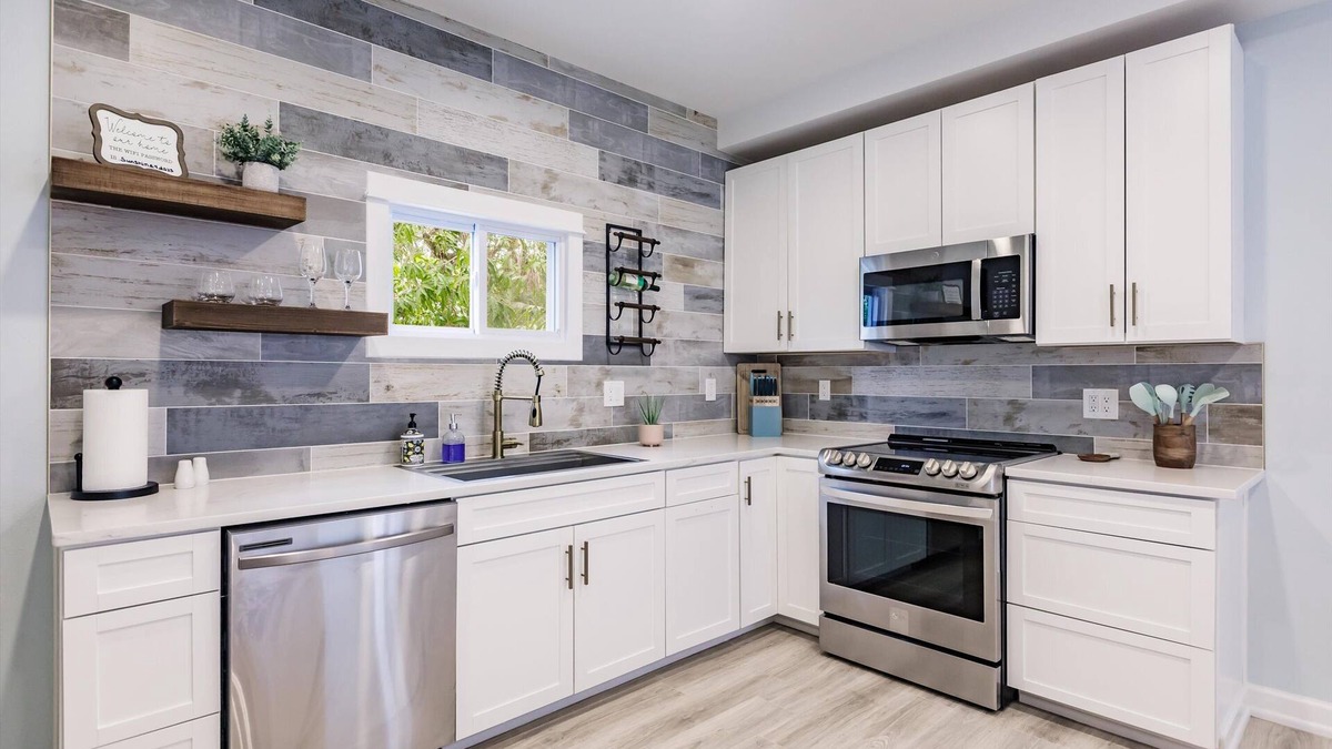 Bradenton House | 5 Min walk to Downtown, Pier 22, And the Riverwalk!