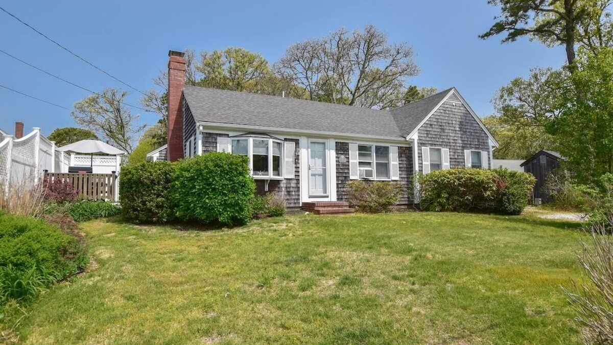 South Harwich House | 5 Min Walk to Red River Beach!