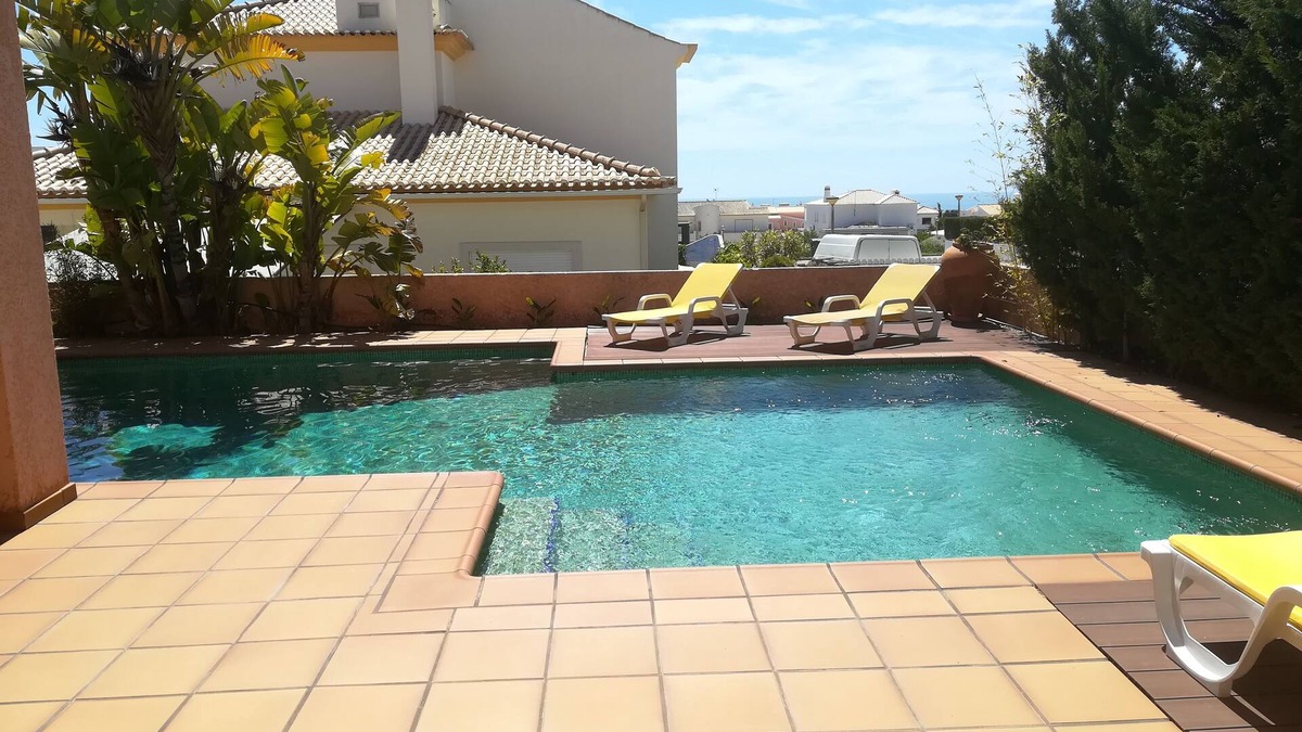 Gale Villa | 5 min walk to the beach!Luxury Villa with see view games room, AC & heated pool.