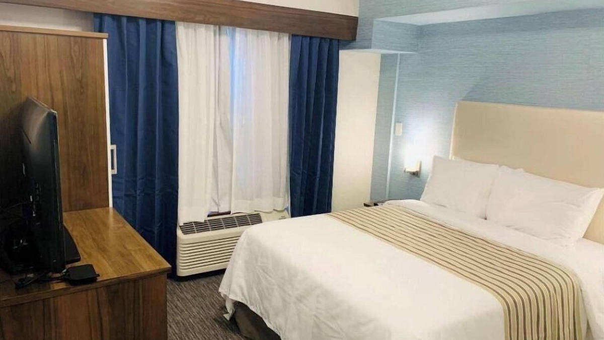 Northeast Mississauga Hotel | 5 mins away from airport