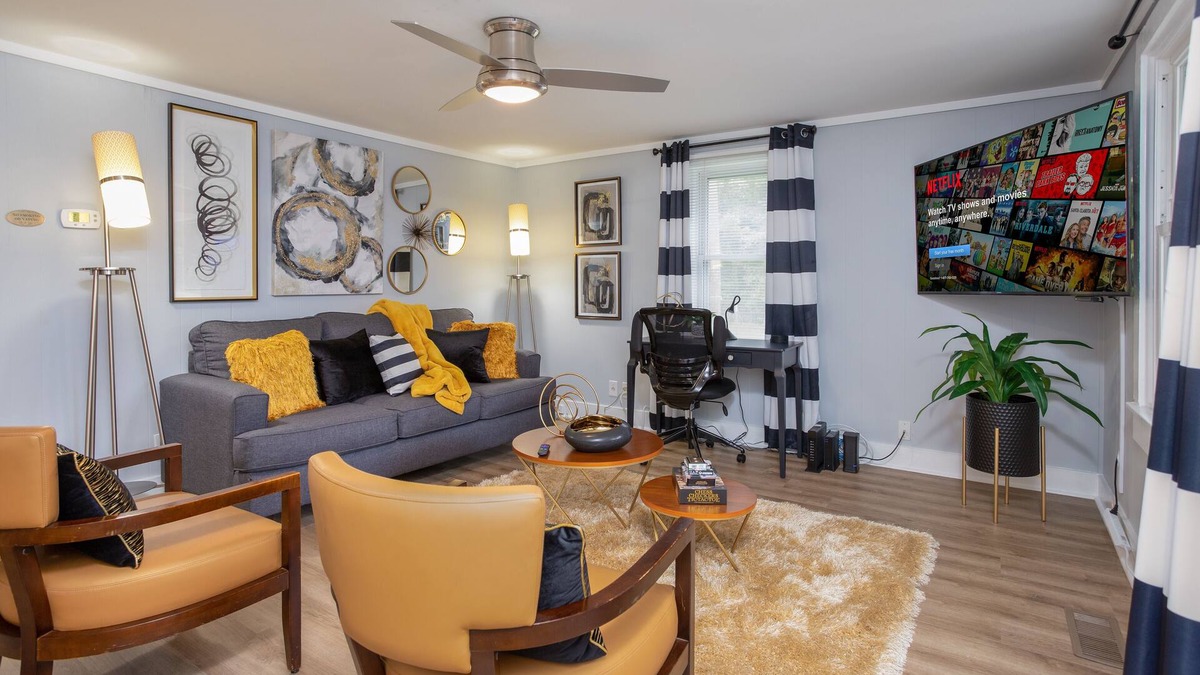 Mebane Apartment | 5 mins fr Downtown Mebane + Parking