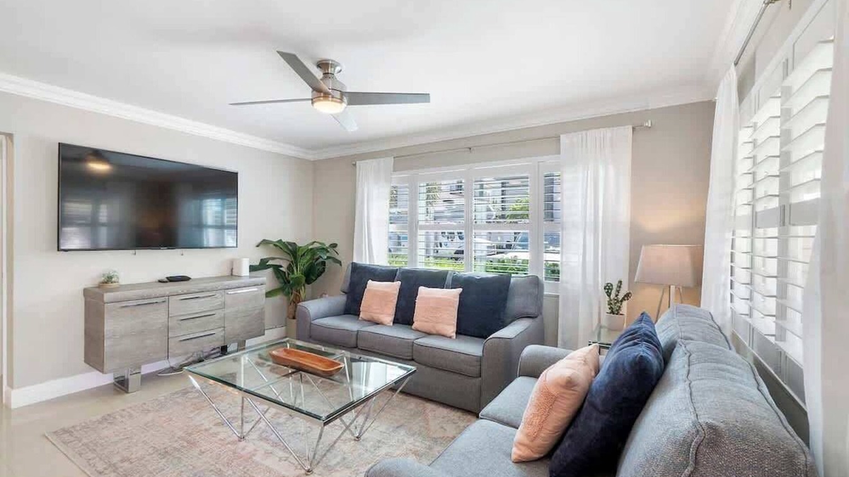 Lake Ridge Apartment | 5 mins to Beach ❤🐾No Pet Fee🍹Tiki Hut w/TV ⭐️ Super Comfy Beds