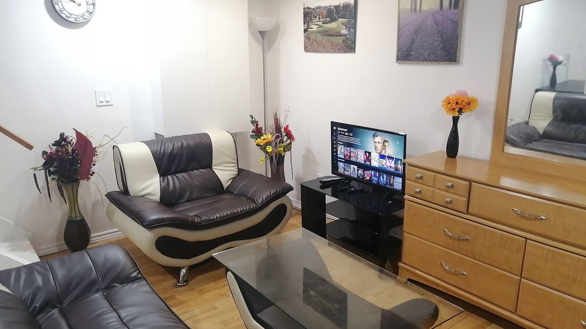 Brampton Apartment | 5 Mins to Downtown Brampton! Studio Apartment in Brampton
