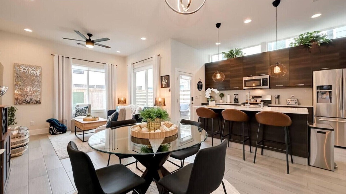 Northside House | 5 mins to Downtown | Tesla Charger | Sleeps 6