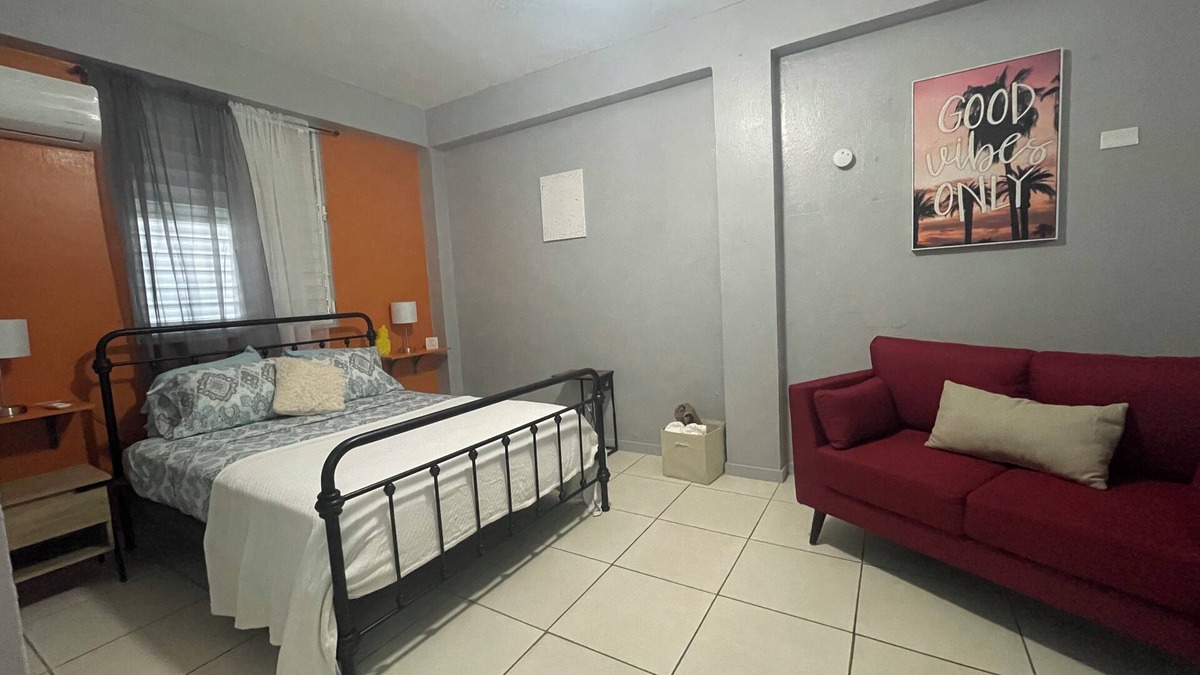 Isabela House | 5 mins to JOBOS 3-bedroom house sleeps 8 w WiFi & AC in beautiful Isabela
