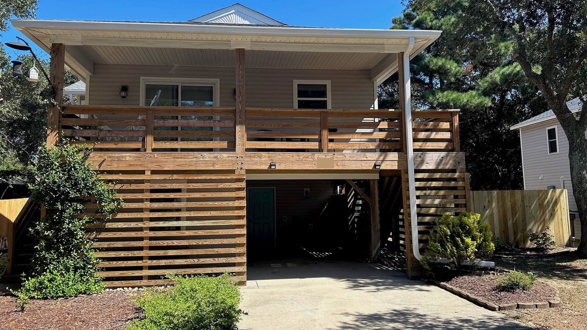 Colington House | 5 mins to Sound and Beach! Pet friendly & perfect for couples and small fam!
