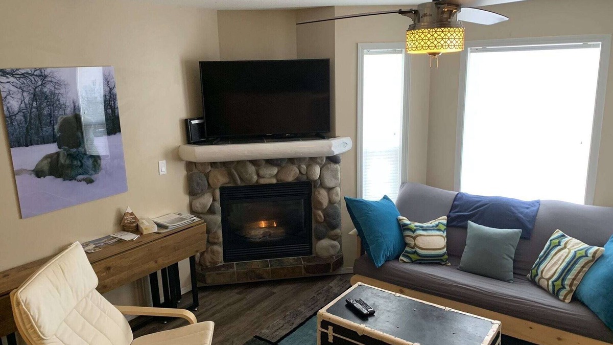 East Kootenay Condo | 5 Mins to the Resort & Fernie. On the Elk River