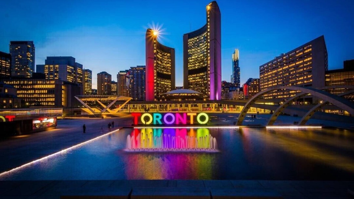 Trinity - Bellwoods House | 5 MINS WALK TO TRINITY BELLWOOD PARK! 2 bedroom downtown Toronto