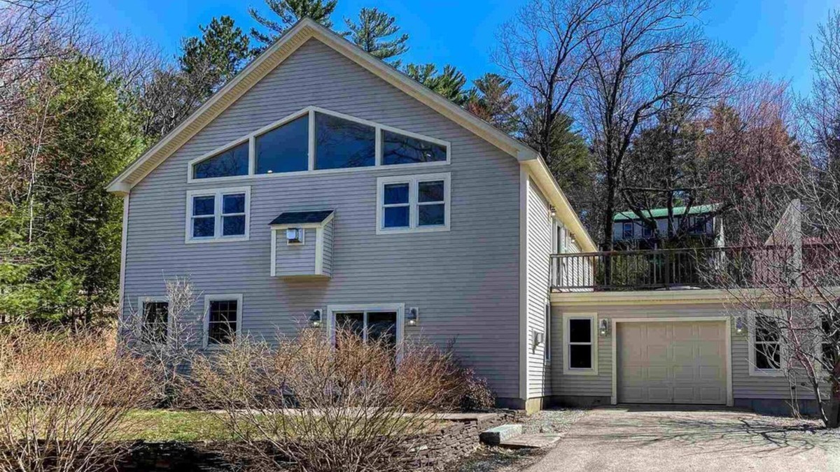 North Conway House | 5 Minute walk into North Conway village with Game room & Hot tub and Central Air