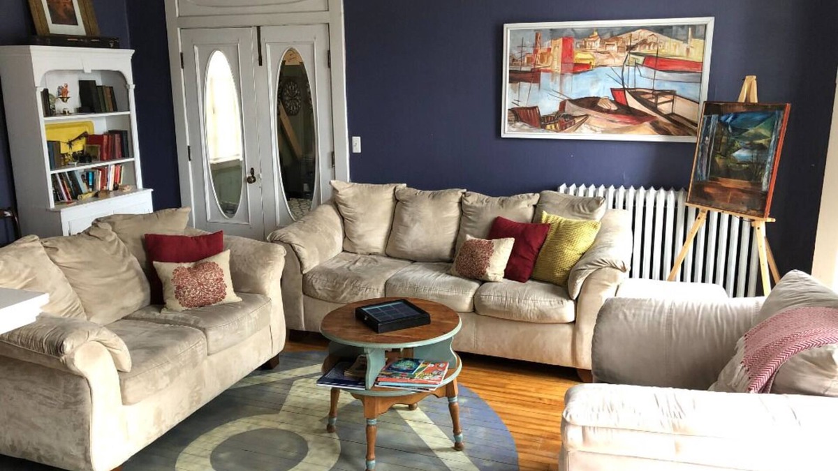 Frostburg Apartment | 5 minute walk to downtown. Cozy family sized home with everything you need.