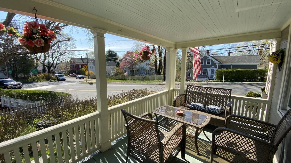 Mystic House | 5 Minute Walk to Downtown Mystic