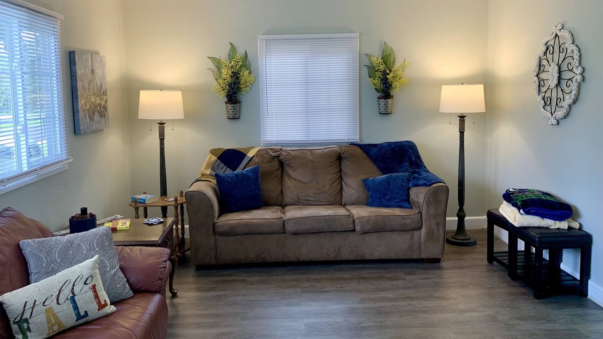 Harters Heights House | 5 minute walk to Notre Dame University! 3 Bedroom home in South Bend, Indiana