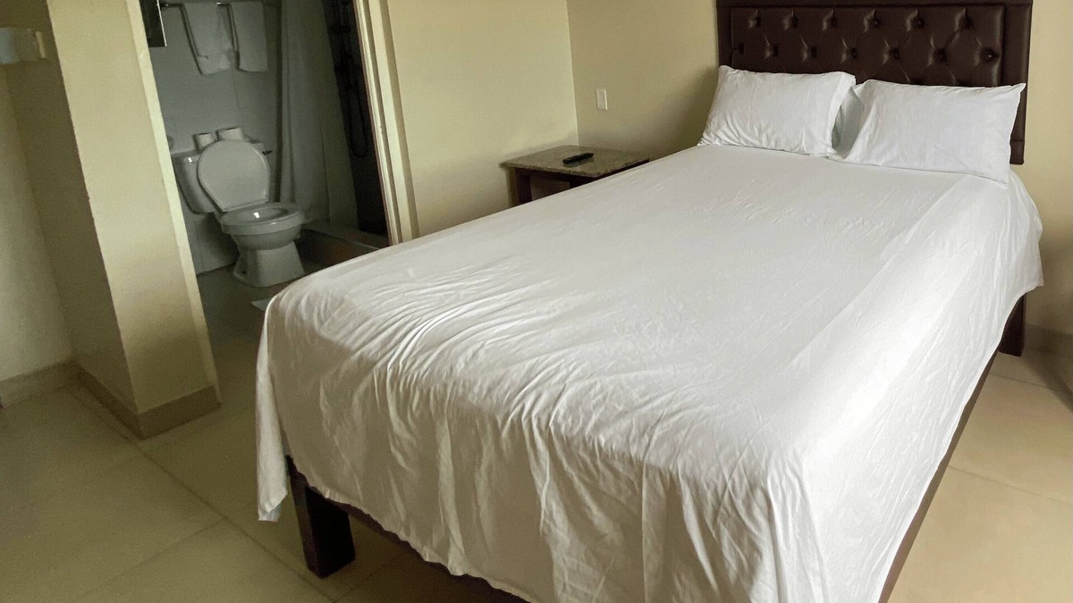 Saint Andrew Apartment | 5 minutes away fom PriceSmart! Pet-Friendly Cozy Studio with warm water