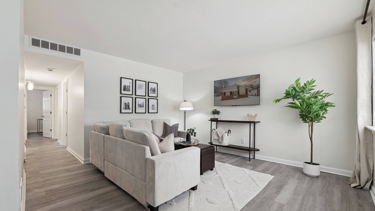 Taylor House | 5 minutes from DTW!