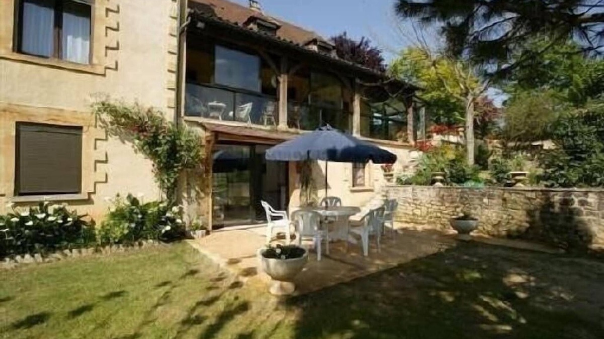 Sarlat-la-Caneda Apartment | 5 minutes from Sarlat. Country apartment for 4 to 5 people