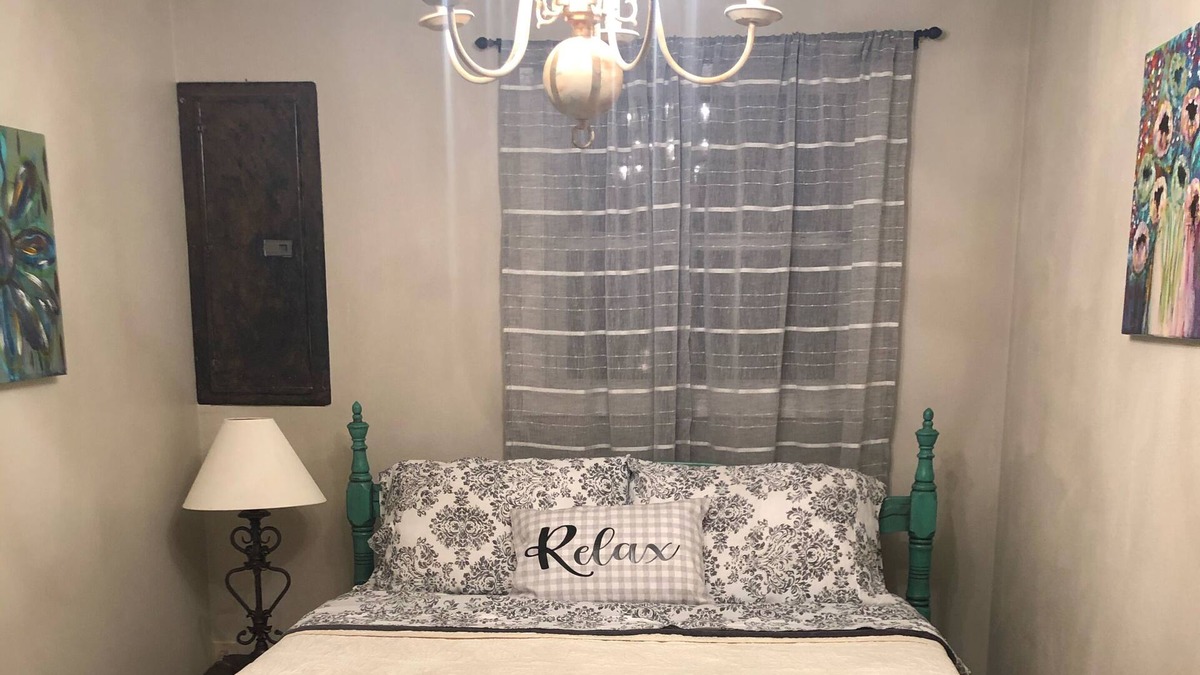Dale House | 5 minutes from HOLIDAY WORLD-DOWNSTAIRS APARTMENT - -HOLIDAY GUEST HOUSE