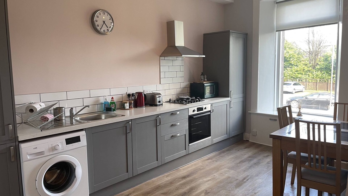 Alexandria Apartment | 5 minutes from Loch Lomond. Newly Renovated 1 Bed Ground Floor Flat.