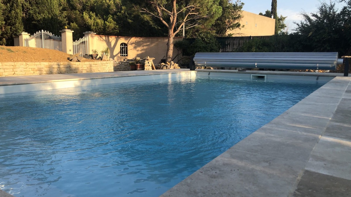 La Palme House | 5 minutes from the beach, family home with pool and garden!