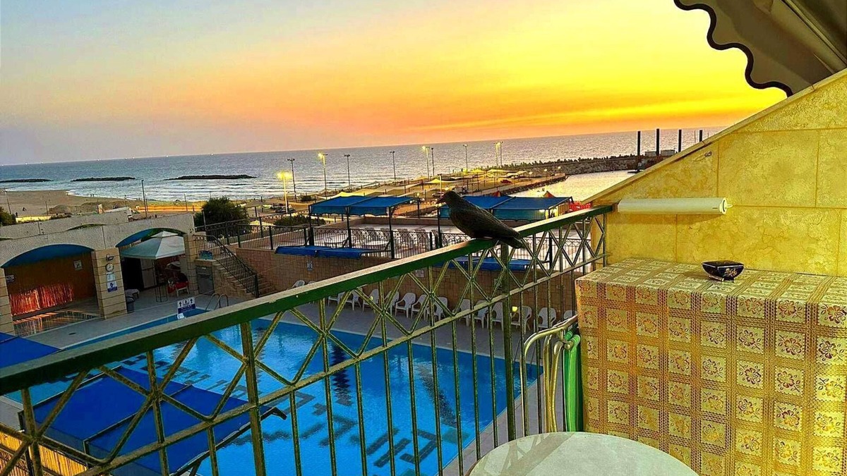 Ashkelon Apartment | 5 minutes from the beach and skates Park. Swimming pool, Sauna, Jacuzzi.