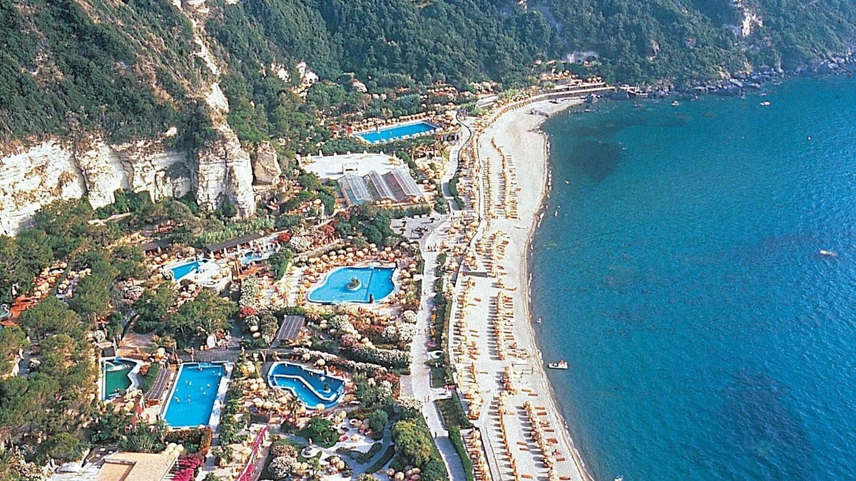 Forio Bed & Breakfast | 5 minutes from the sea, the Poseidon Gardens with swimming pool, wifi, parking.