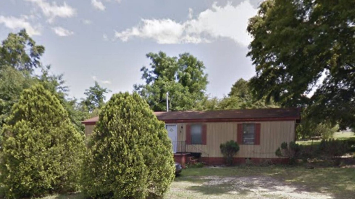 Macon County House | 5 minutes off of I-85. Family sized home! Holds 7