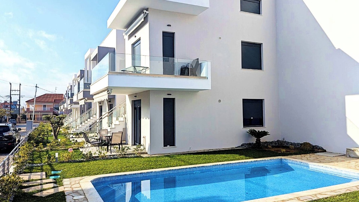 Paralia Ofryniou Apartment | 5 minutes to the beach! Cozy vacation retreat with a pool! Fully equipped flat
