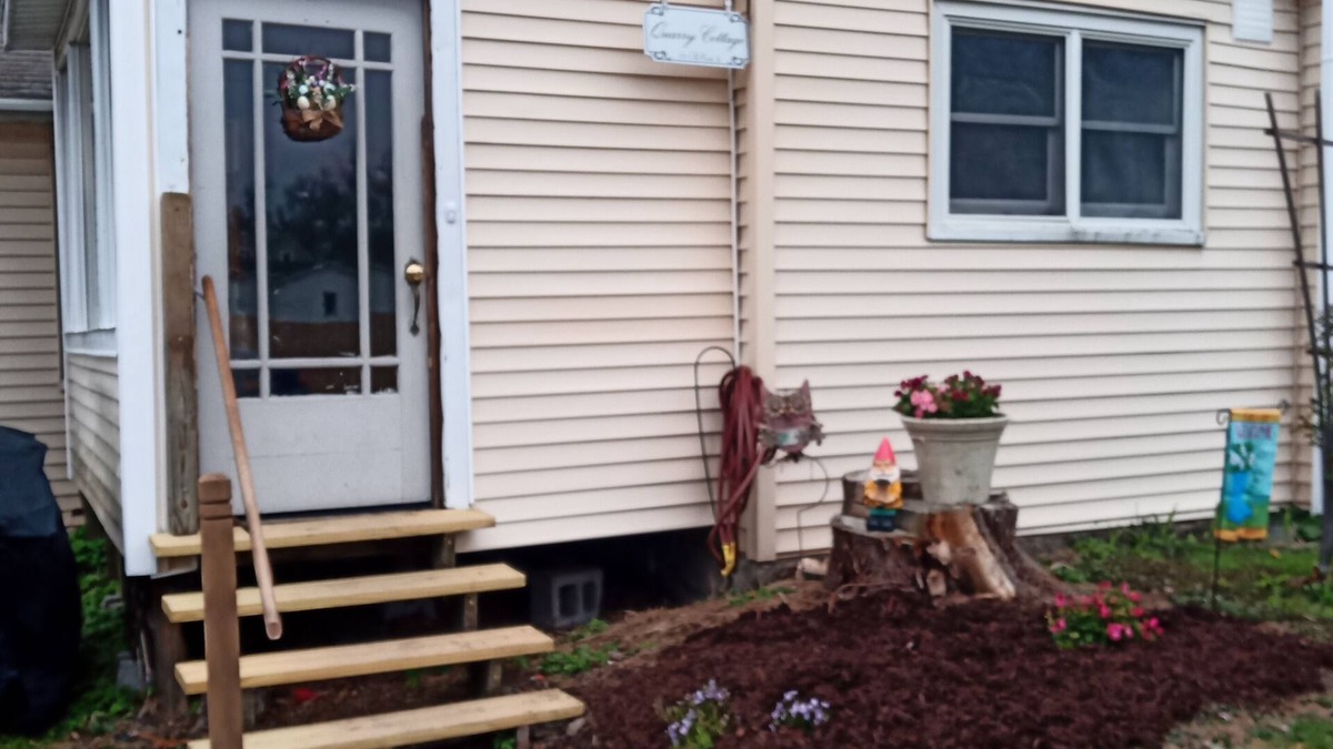 Saugerties Apartment | 5 minutes to HITS, village of Saugerties