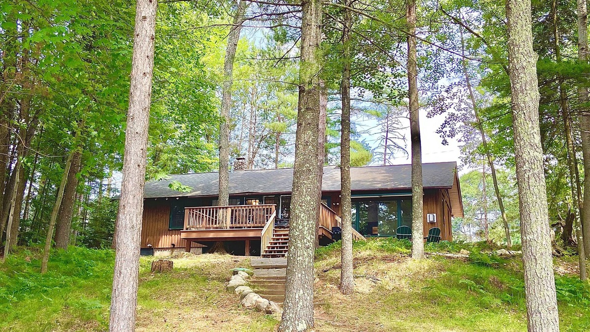 Arbor Vitae House | 5 Minutes to Minocqua! Family-size Lake Home with Pier