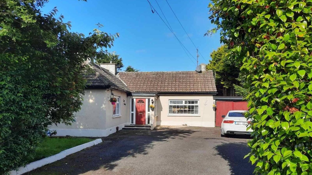Bunmahon Cottage | 5 minutes to the beach - cosy cottage in the heart of the Copper Coast