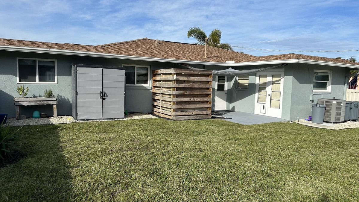 Sorrento Shores House | 5 minutes to the BEACH! Beautiful neighborhood on intercoastal. Family friendly