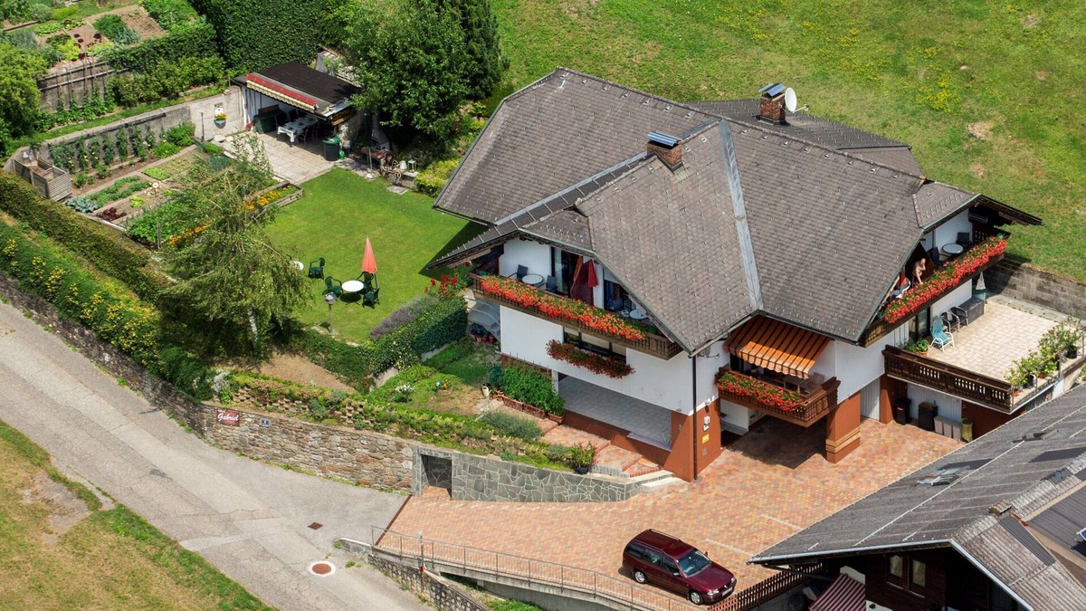 Keutschach am See Apartment | 5 minutes to the lake, view of the lake, free entry to the lido