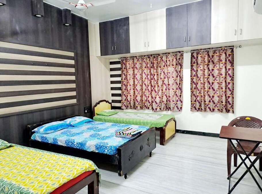 Chromepet House | 5 minutes walk to Rela 7 minutes drive to Airport AC Kitchen Bedroom3
