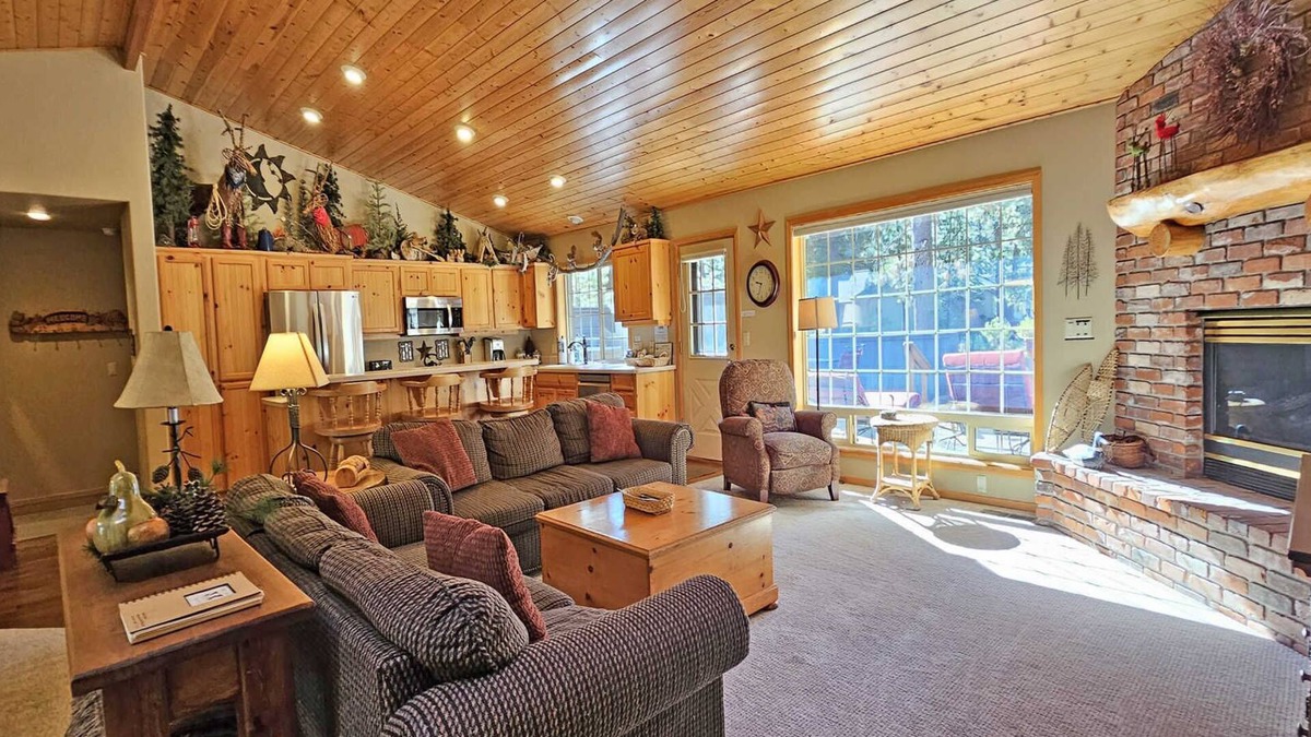 Deer Park House | 5 Modoc-Sunriver, Oregon: Hot Tub, BBQ, WiFi, SHARC Aquatics, Tubing Hill, Mt. Bachelor, Golf, Deschutes River, Tennis, Bike Paths