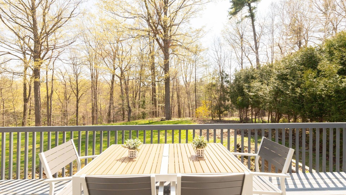 Bayview Village House | 5★ OASIS ON A RAVINE WITH A YOGA ROOM