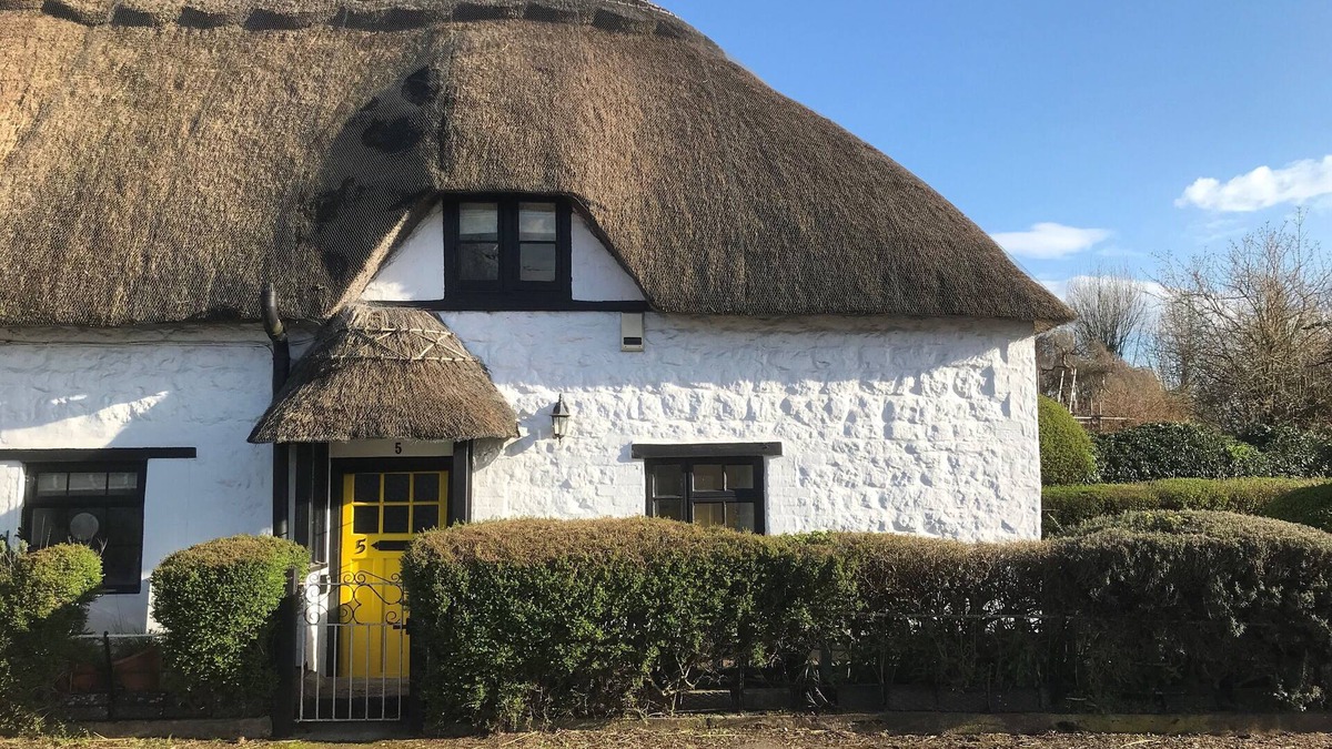 Swindon Cottage | 5 PACKHORSE, pet friendly, character holiday cottage in Purton